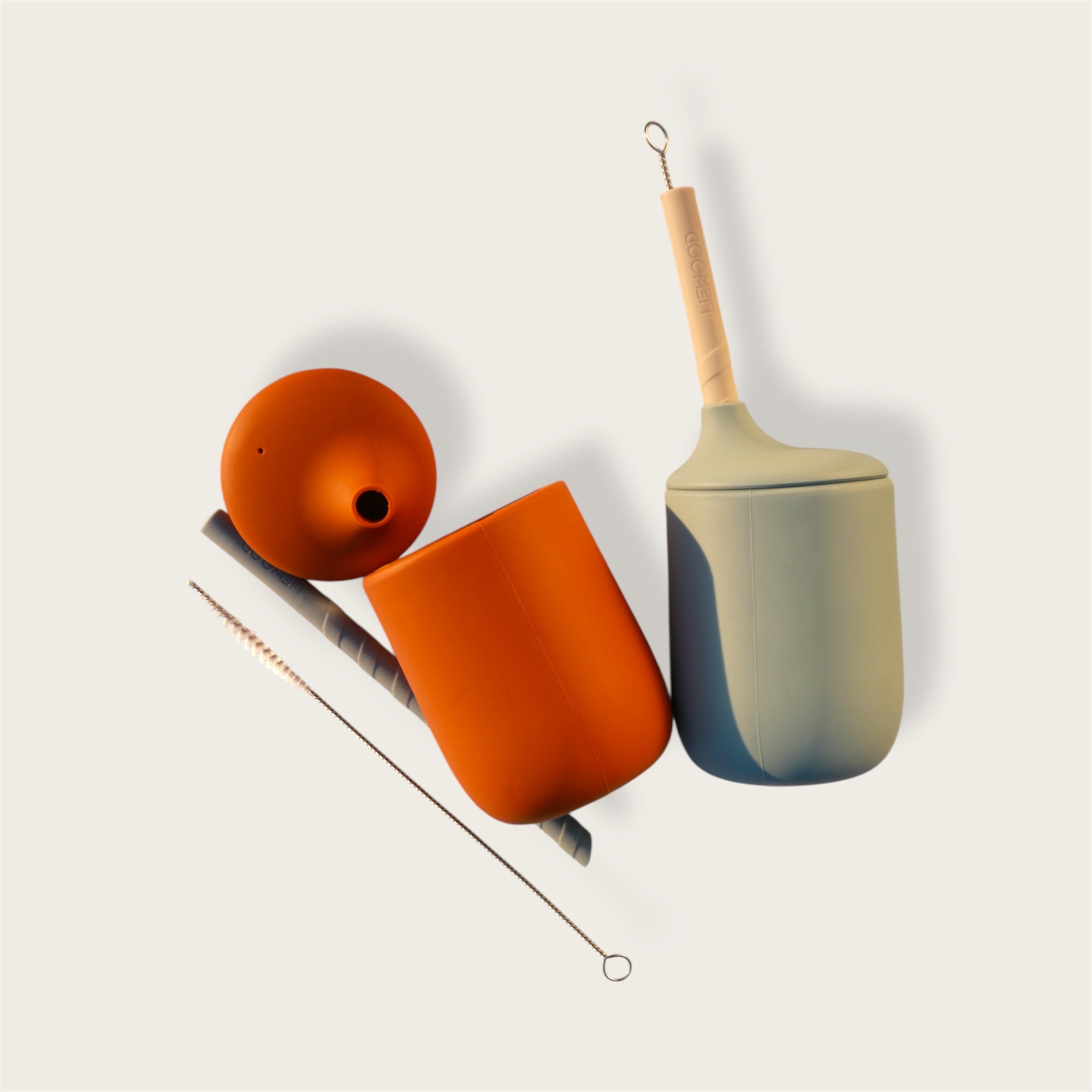 Silikoninė gertuvė su šiaudeliu 2 vnt